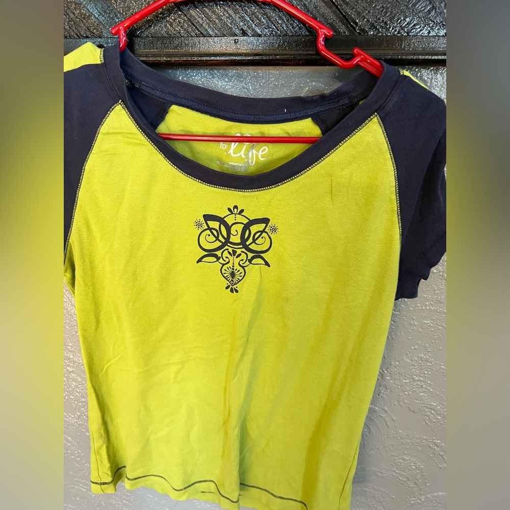 Made for life t-shirt size M